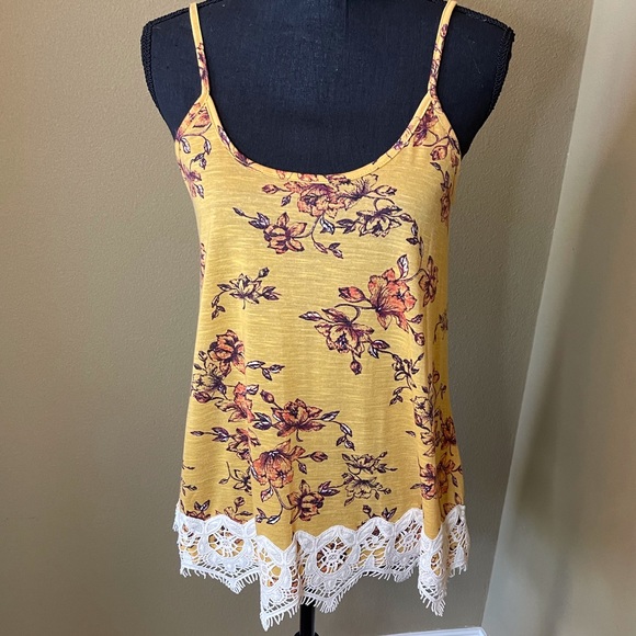 Rewind Tops - Women’s tank top. REWIND. Size Medium